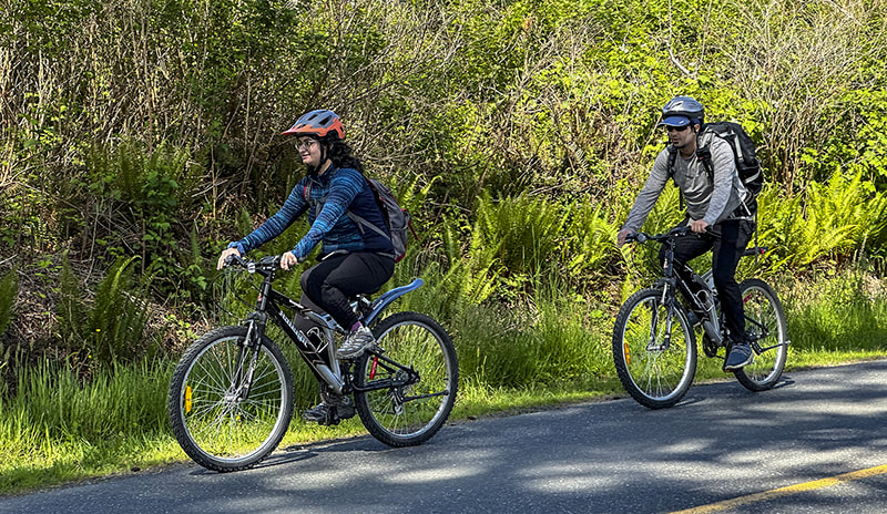 Trail Bike Rentals, Heading South down East Road